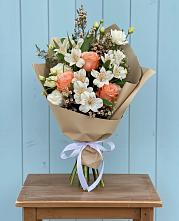 Букет цветов из:  Альстромерии, Лизиантусы, Розы и Хризантемы в Первомайском Ставропольского края