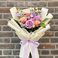 Букет цветов из:  Лизиантусы и Розы в Первомайском Ставропольского края