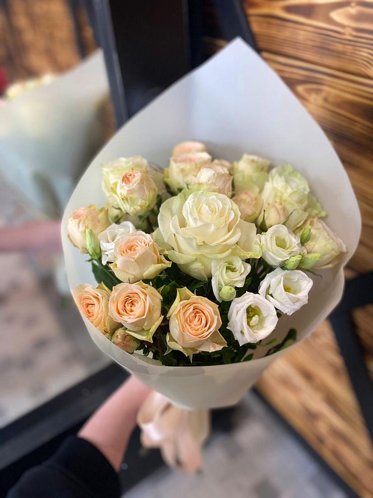 Букет цветов из: Розы и Лизиантусы в Первомайском Ставропольского края