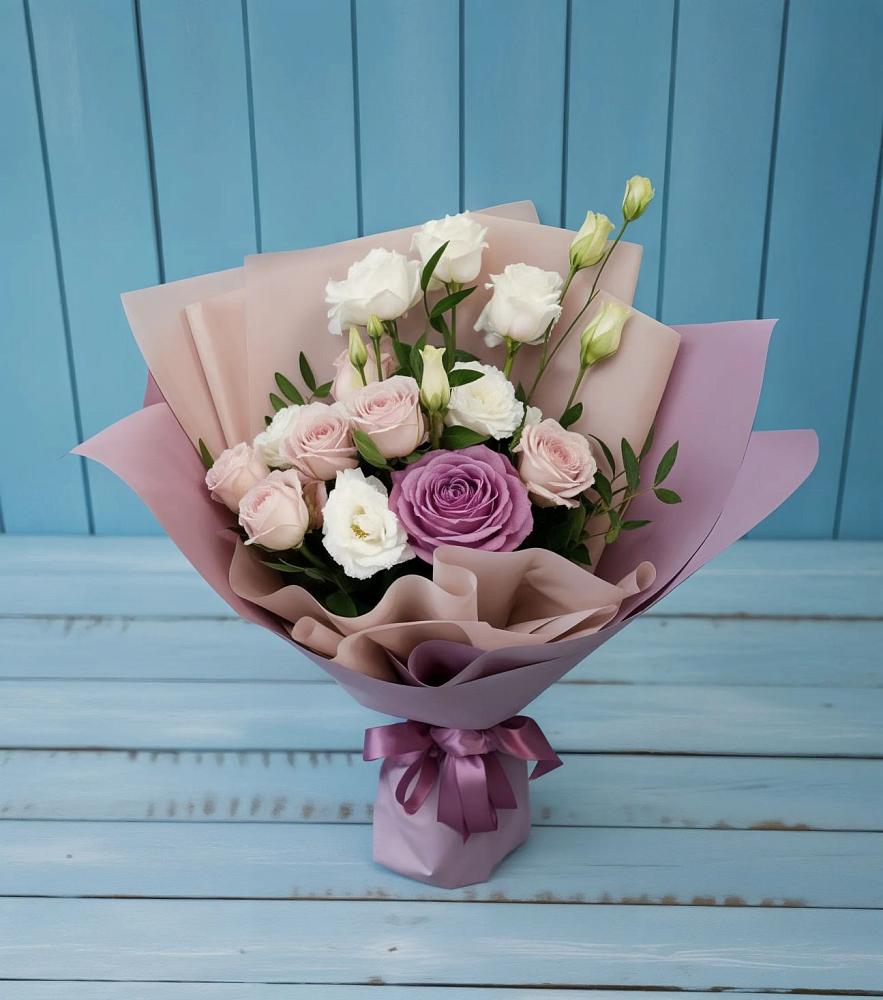 Букет цветов из: Розы и Лизиантусы в Первомайском Ставропольского края